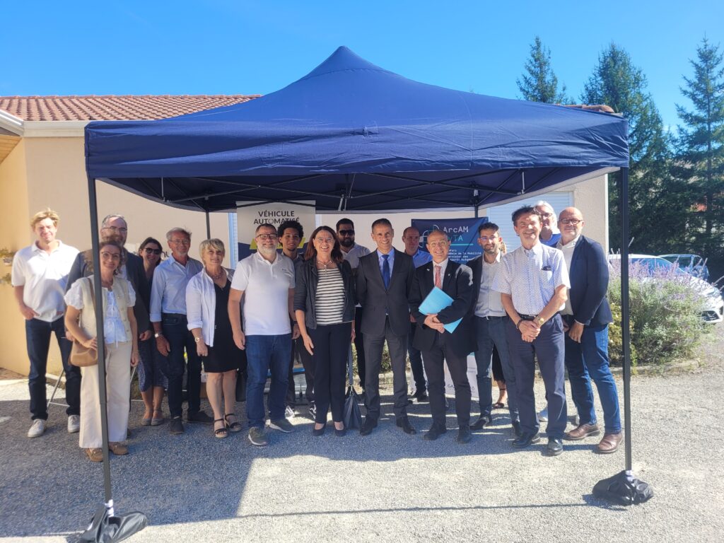 Photo de groupe lors de la visite de l'Arcep